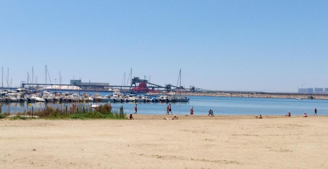 Beach Apartment Torrevieja Bagian luar foto