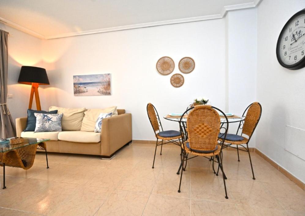 Beach Apartment Torrevieja Bagian luar foto