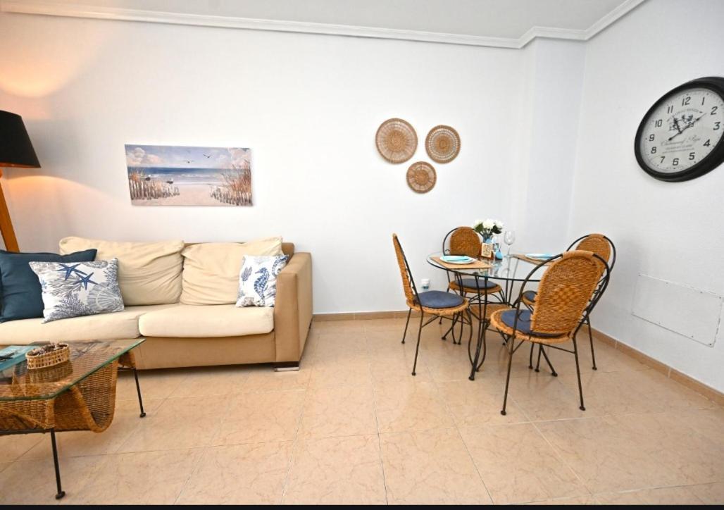 Beach Apartment Torrevieja Bagian luar foto