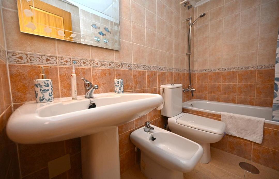 Beach Apartment Torrevieja Bagian luar foto
