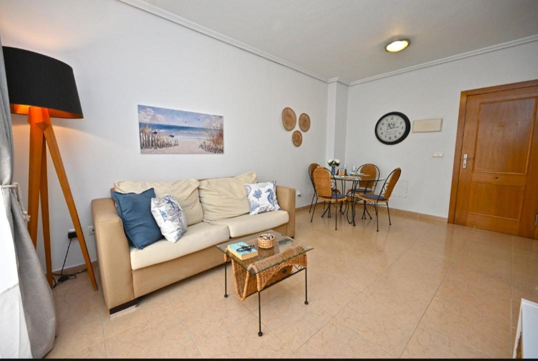 Beach Apartment Torrevieja Bagian luar foto